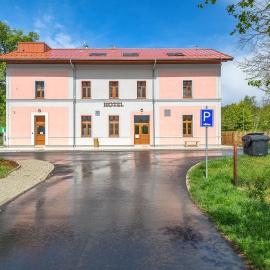 Hotel Nádraží，位于Horní Jiřetín的酒店