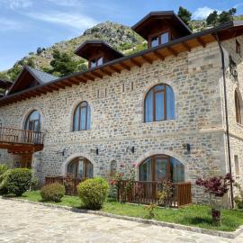 Hotel Guri Shengjin,位于莱什的酒店