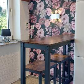 Helle Ferienwohnung mit Garten und Terrasse, direkt am Waldrand gelegen，位于黑措根奥拉赫的酒店