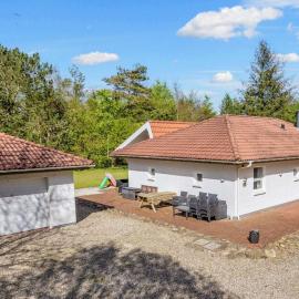 8 person holiday home in Højslev-By Traum，位于霍伊斯莱乌的酒店