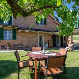Holiday Home Il Valletto by Interhome，位于蒙巴鲁佐的酒店