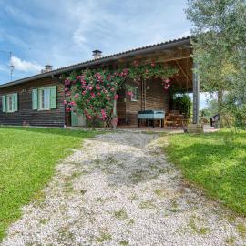 Lovely Home In Farnese，位于Farnese的酒店