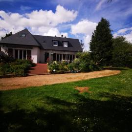 Les Logis de Catherine et Serge，位于Genêts的酒店