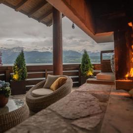 Lakeside Chalet with Panorama View，位于图恩的酒店