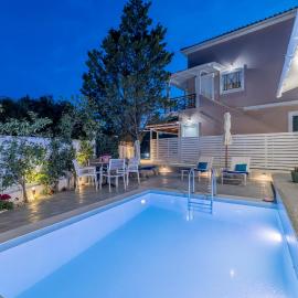 Soso's Garden Villa with Private Pool