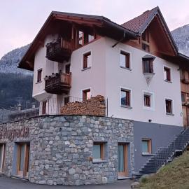 Chalet La Rugiada，位于博尔米奥的酒店