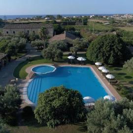 Borghetto Beach Club Resort，位于伊索拉迪卡波里祖托的酒店