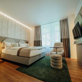 guestified BARBAROSSA Hotel，位于拉廷根的酒店