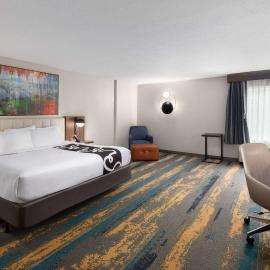 La Quinta by Wyndham Knoxville Central Papermill，位于诺克斯维尔的酒店