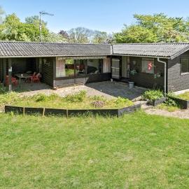 2 Bedroom Nice Home In Kirke Hyllinge，位于Kirke-Hyllinge的酒店