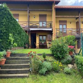 PRECIOSO CHALET JUNTO A POTES CON PISCINA-4 Hab,3 Baños，位于奥耶多的酒店