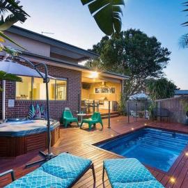 Dromana Grove Spa, Pool, Cinema, Fire Pit, Games Room - Sleeps 16，位于德罗马纳的酒店