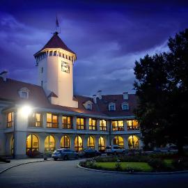 Hotel Zamek Pułtusk Dom Polonii，位于普乌图斯克的酒店