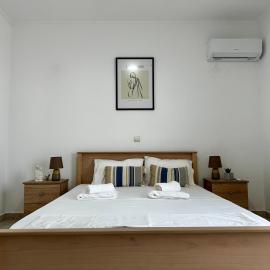 Spacious Stay in Town, with Balcony - El Greco Apartments No 3