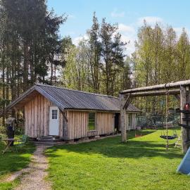 Stunning Home In Mellerud With Wifi，位于Brålanda的酒店