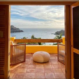 Casita Canario - Ocean views & Careyes luxury!，位于卡热伊斯的酒店