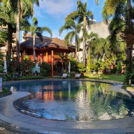 Boracay Tropics Resort Hotel，位于长滩岛的酒店