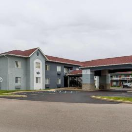 Super 8 by Wyndham Indianapolis/NE/Castleton Area,位于卡斯尔顿的酒店