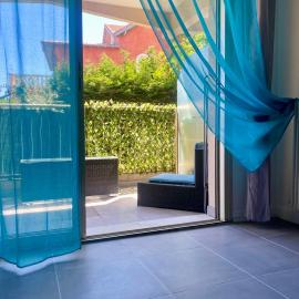 Studio Jardin Fleuris Parking，位于尼斯的酒店