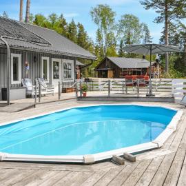 Amazing Home In Hammarö With Lake View，位于Hammarö的酒店