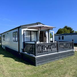 Stylish 3-bed Mobile Home on St Helen's Coastal Resort, Isle of Wight
