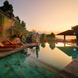 Rostika Hotel Sekumpul，位于布莱伦的酒店