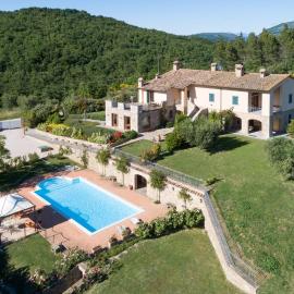 Agriturismo Villa La Maesta，位于科尔恰诺的酒店