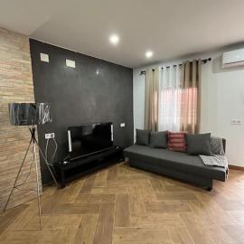 3-Bedroom Home, Free Parking,10 Minutes from Seville，位于卡马斯的酒店