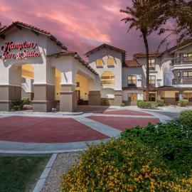 Hampton Inn & Suites Phoenix-Goodyear，位于嘉年的酒店