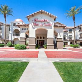 Hampton Inn & Suites Phoenix-Goodyear，位于嘉年的酒店