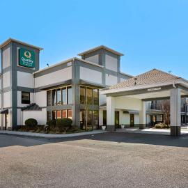 Quality Inn & Suites Matthews - Charlotte，位于马修斯的酒店