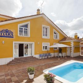 Tiara Vacaciones，位于Nava de la Asunción的酒店