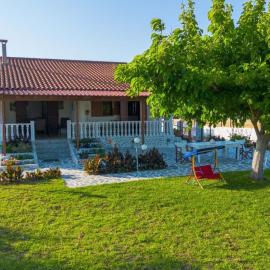 Seaside Retreat for Families and Pets，位于美西尼的酒店