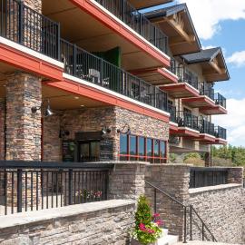 The Embers Hotel，位于布洛英罗克山的酒店