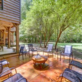Riverfront Cabin w/ Outdoor Oasis in Seminary!，位于Collins的酒店