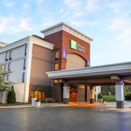 Holiday Inn Express Burlington by IHG，位于伯灵顿的酒店