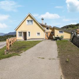 Ferienhaus In Mariahof，位于马里亚霍夫的酒店