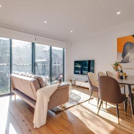 StayAU Stylish Spacious 4BR Home Ringwood，位于Ringwood East的酒店