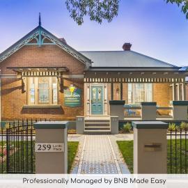 Blue Door Apartment - CBD Location, 2 Bed 2 Bath