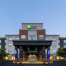 Holiday Inn Express Hotel & Suites Woodbridge by IHG，位于伍德布里奇的酒店