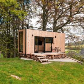 cozy Black Forest Tiny House close to lake，位于施卢赫湖的酒店