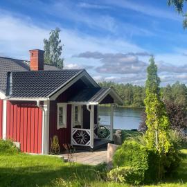 The Pintorp cabin by the lake，位于莫拉的酒店