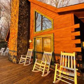 Spacious, dog friendly cabin in Blowing Rock, NC，位于布洛英罗克山的酒店