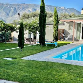 Pool Guesthouse，位于科林斯的酒店