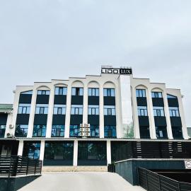 LidoLux，位于巴蒂的酒店