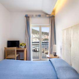 Bi Hotel，位于波尔图·埃尔科莱的酒店