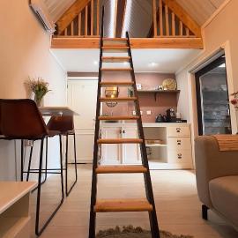 Sfeervol Tiny House met luxe jacuzzi & tuinkamer，位于海伦芬的酒店