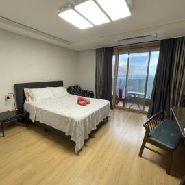 DHeights Monterrace Clark Studio with Kitchen Overlooking Balcony，位于Pampang的酒店