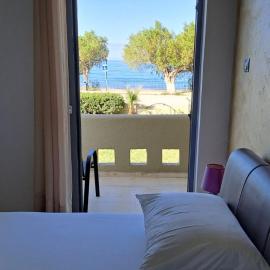 Galini Beach，位于普拉基亚斯的酒店