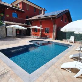 Villa Laura B&B，位于福萨诺的酒店